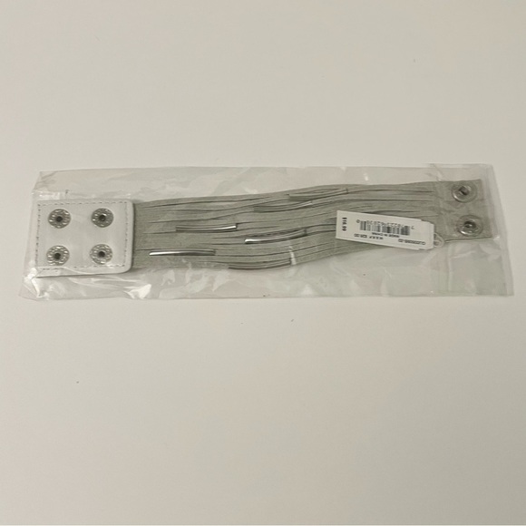 Guess Black and White Bracelets Lot of 2 - Picture 14 of 16